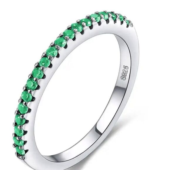 925 Sterling Silver Green Diamond Zircon Stackable Band Ring New in Gift Box - Picture 1 of 1